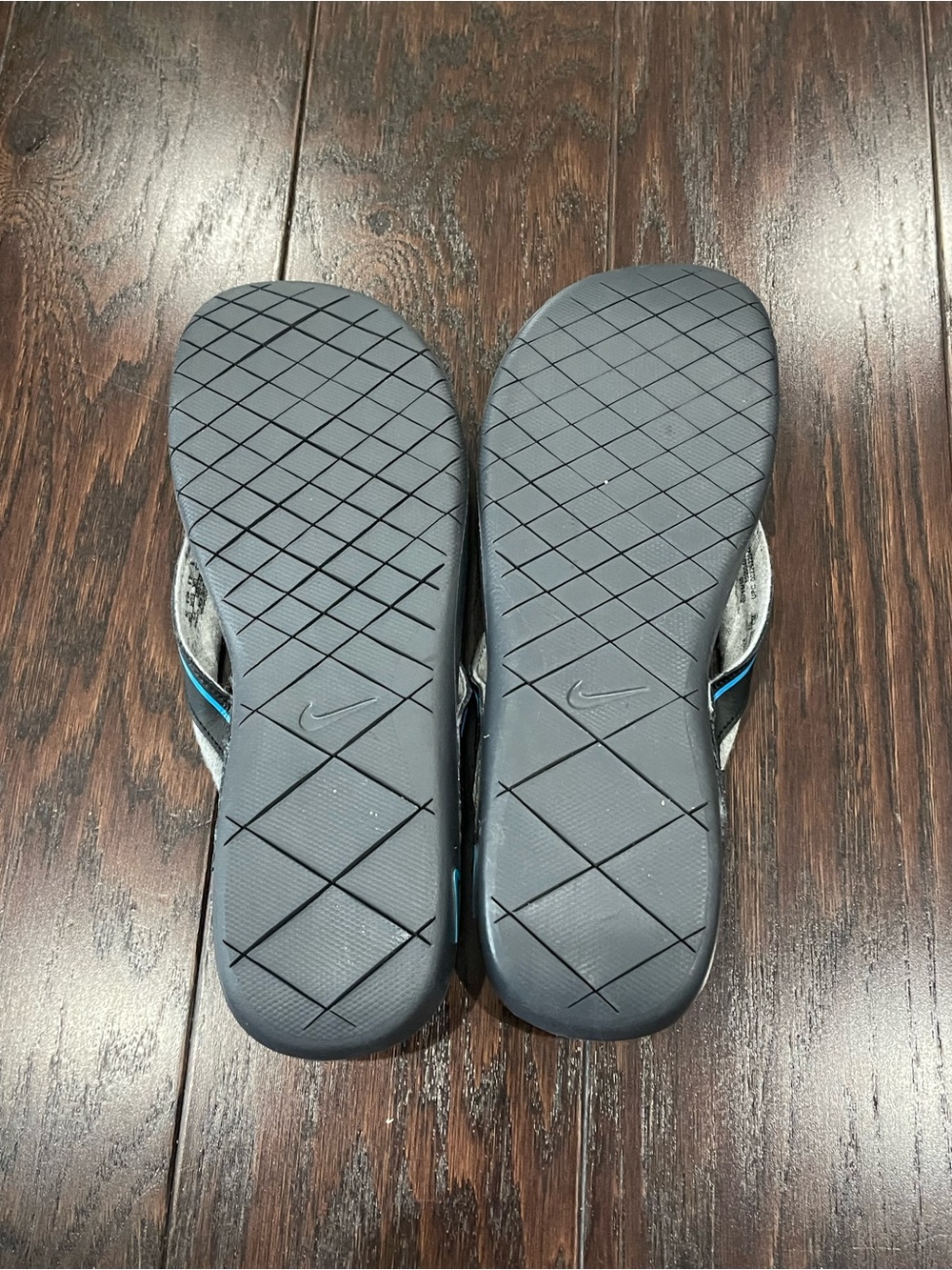 Nike Woman Size 9 Black/Gray Flip-Flops0000000000